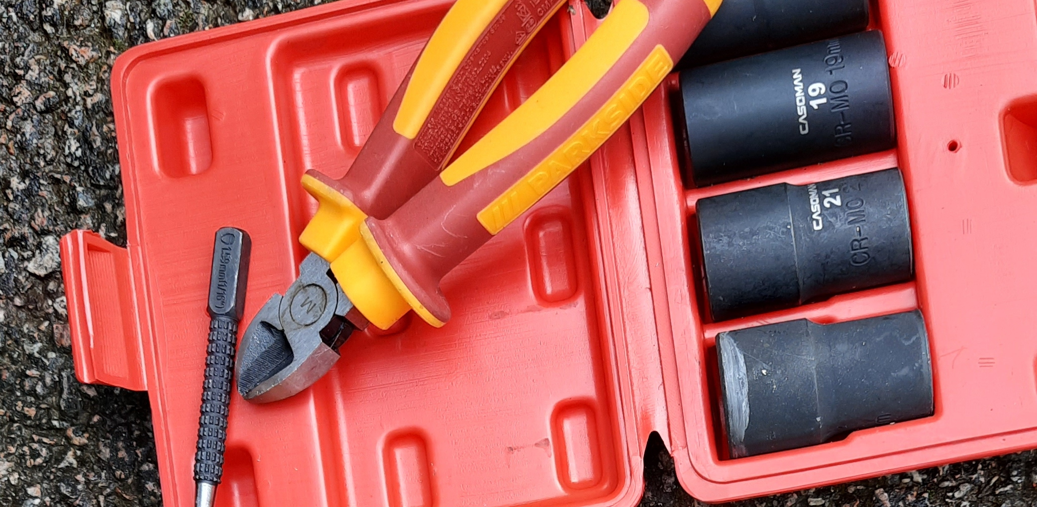 Featured image of post Locking nut removal, or how to steal your own wheels